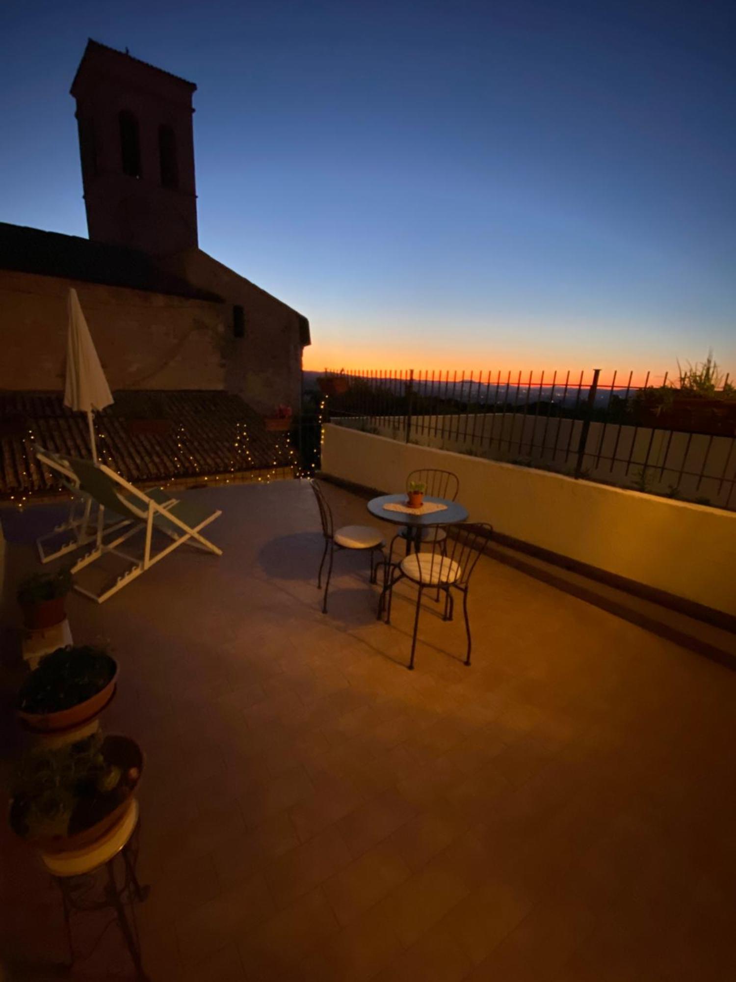 App. Con Terrazza Panoramica In Centro-Montefalco Ngoại thất bức ảnh