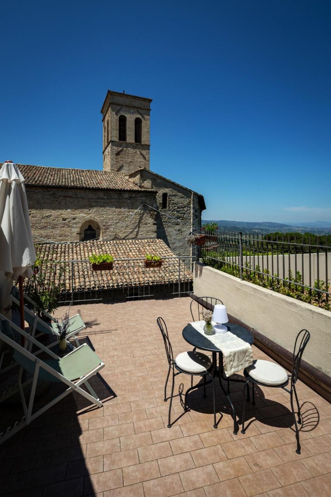 App. Con Terrazza Panoramica In Centro-Montefalco Ngoại thất bức ảnh